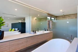 Blueys Beach House - 5 Bedroom