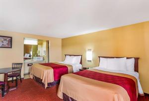 Queen Room with Two Queen Beds - Non-Smoking room in Econo Lodge McAlester