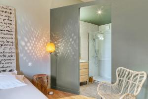 B&B / Chambres d'hotes Le Chateau de Camille : Chambre Double - Vue sur Piscine