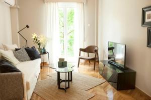Chic & Comfortable Central Apart, close to National Archeological Museum!