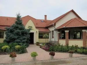 主之耳语酒店 - Túrkeve