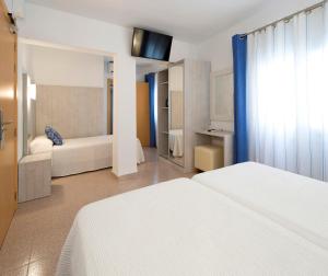 Triple Room room in Hostal Roca