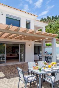 Villa Meliti (2-Bedrooms) Private Pool, Sea View