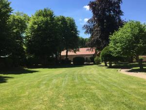 Appartements Au domaine des roches : Appartement - Vue sur Jardin