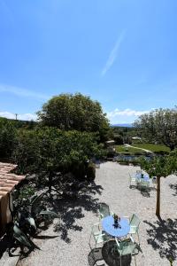 B&B / Chambres d'hotes Mas des Olives : Studio - Vue sur Montagne