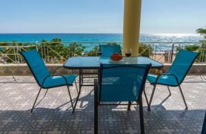 Two-Bedroom Apartment with Sea View room in Hotel Loukas Vrachos