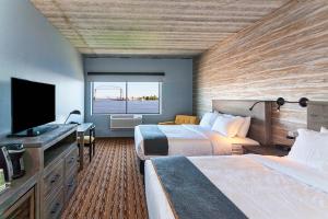 Queen Room with Two Queen Beds with Harbor View room in Pier B Resort