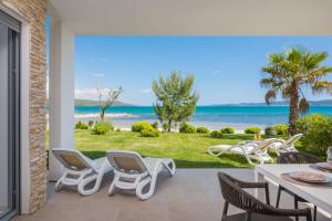 Luxury Design Beach Front Apartment