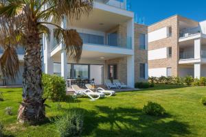 Luxury Design Beach Front Apartment