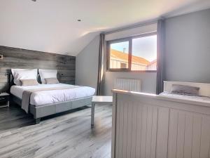 B&B / Chambres d'hotes Le Bord de Sevre : Chambre Quadruple