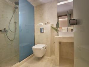 Koukounaria Hotel & Suites