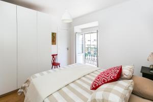 Belem! Charming 2 Bedroom Apartment w terrace, Wifi & free street parking