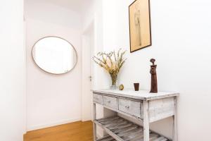 Belem! Charming 2 Bedroom Apartment w terrace, Wifi & free street parking