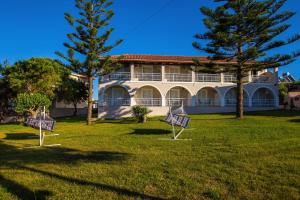Kondarinis Sea View Studios - Close to the beach, by ZanteWize