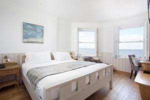 9 Beach Walk, Whitstable, Kent CT5 2BP.