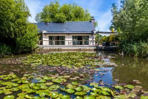 Two-Bedroom Waterside House with Access to Pool and Spa room in La Ferme de L'Oudon & SPA