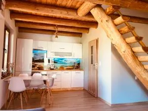 Domki Eden z księżycowego drewna z balia z jakuzzi, sauna - 戈鲁别