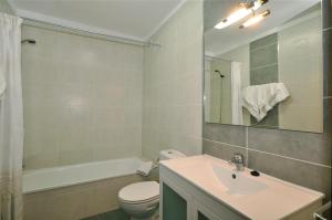 One-Bedroom Apartment room in Paloma Beach Apartments