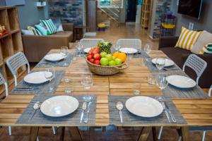 Super nice townhouse in city center, 10 minutes walk to beach, night market ...