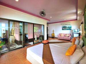 Koh Ngai Cliff Beach Resort