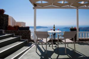 Katerina's Castle - Caldera Cave Hotel Santorini Greece