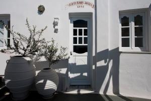 Katerina's Castle - Caldera Cave Hotel Santorini Greece