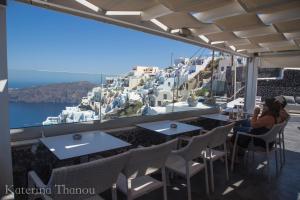 Katerina's Castle - Caldera Cave Hotel Santorini Greece