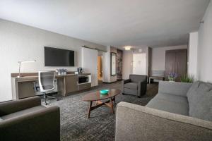 Queen Suite with Two Queen Beds room in Best Western Plus Sparks-Reno Hotel