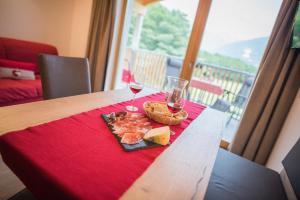 HAUSERGUT Ruhige Bio-Bauernhof Ferienwohnungen im Vinschgau mit Ortlerblick