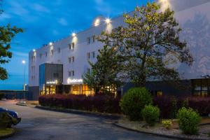 Hotels Comfort Hotel Aeroport Lyon St Exupery : photos des chambres