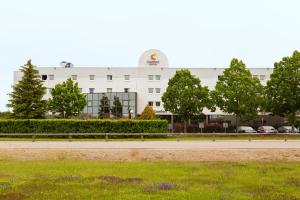 Hotels Comfort Hotel Aeroport Lyon St Exupery : photos des chambres