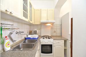 Apartments Mariza 1026