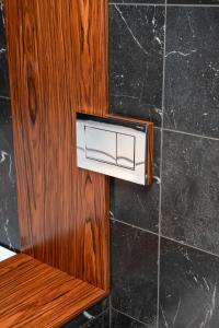 Habitación con cama extragrande y bañera de hidromasaje