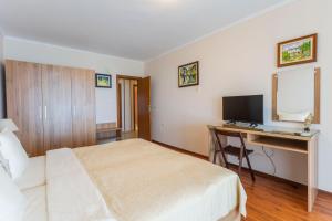 Penthouse Apartment with Two Bathrooms and Panoramic Sea View room in La Casa Primorsko