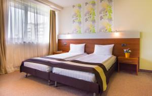 Deluxe Twin Room with Sofa Bed - Free Late Check-out room in Hotel Forum