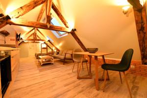 Appartements LOFT SOUS LES COMBLES - LOFT UNDER THE RAFTER : photos des chambres
