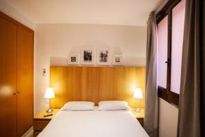 One-Bedroom Apartment room in Ramblas Apartments