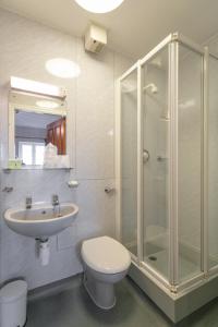 Family Room (2 Adults + 1 Child) room in Marton Arms Hotel
