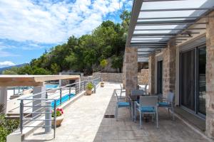 Apartment with Terrace and Sea View
