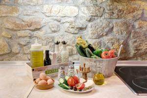 Luminous 2BD stone Apt in the alleys of Corfu town