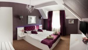 Deluxe Double Room room in ANTIQUES & GOLD Boutique Hotel