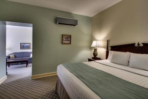 King Suite room in THE INN AT WISE