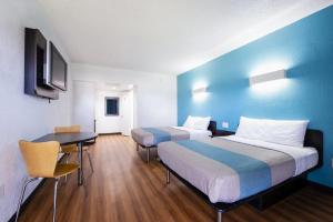 Quadruple Room - Non-Smoking room in Motel 6-Jacksonville NC