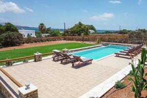 Ostria villa Antiparos Greece