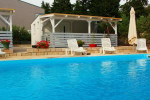 BUNGALOW VICE with pool