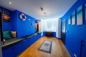 Funky Home by the Pier, 3 Bedrooms, Sleeps 10