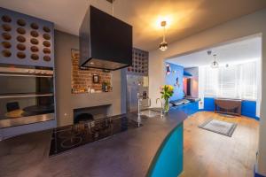 Funky Home by the Pier, 3 Bedrooms, Sleeps 10