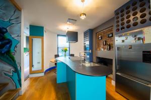 Funky Home by the Pier, 3 Bedrooms, Sleeps 10