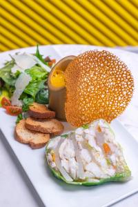 Hotels Hotel Le Bailli De Suffren : photos des chambres