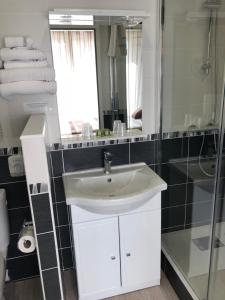 Hotels Logis Hotel Restaurant le Mirador : photos des chambres